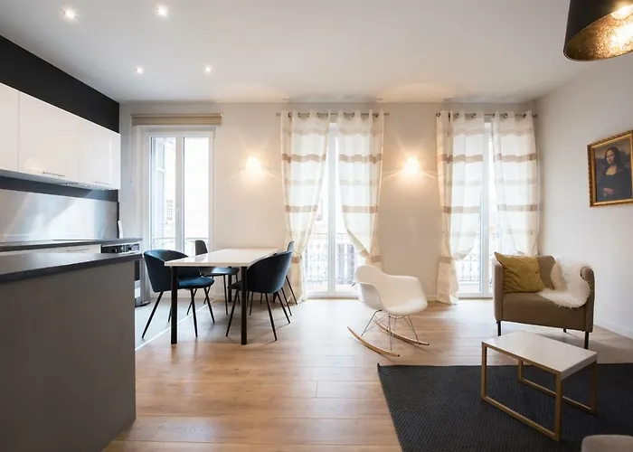 F2 Balcon à 1minute De La * Saint-Raphaël